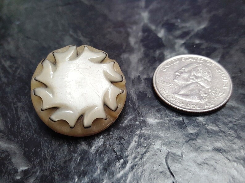 Black /& White layered Plastic Button with pattern on edge 1 116 Large Cream S