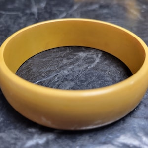 1930s - 1940s  Antique Celluloid Bakelite Ladies Cuff Bangle bracelet