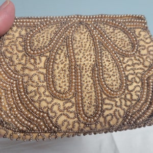 Bolso de noche con cuentas de los años 1920-30, pequeñas cuentas de semillas, bolso cosido a mano con perlas, bolso con correa de embrague con espejo de bolsillo pequeño con cuentas hecho a mano en Bélgica