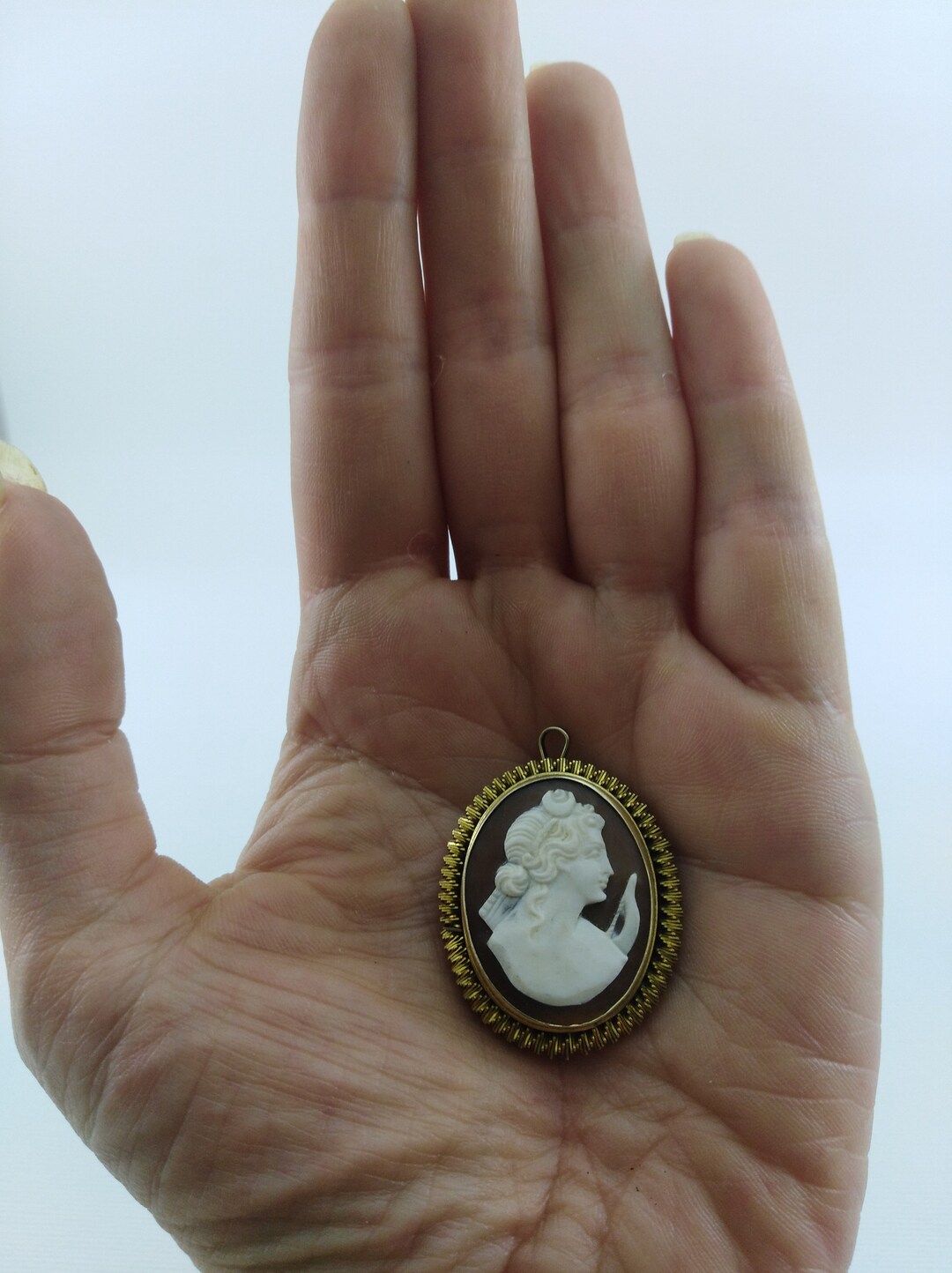 Broche Camée fin XIXe siècle Femme profil inspiration antique Coquillage/Argent - Montres & Bijoux