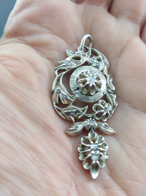 Pendentif Ancien En Laiton Argenté, Forme Ronde, Occasion Bon état - France