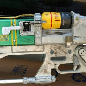 Fallout Laser Rifle with 2 MF Cells and a Working Reloading - Etsy