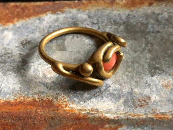 Brutalist ring in coral and brass. 1970s art ring… - image 8