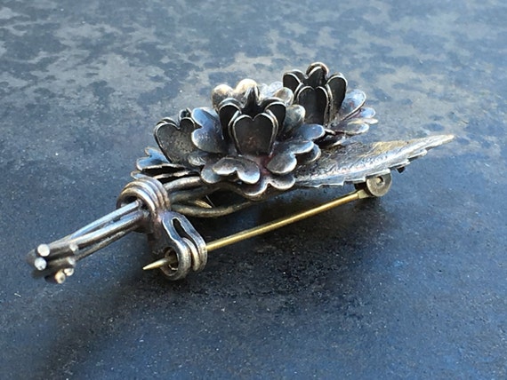 Lang sterling brooch, spray of flowers - image 4