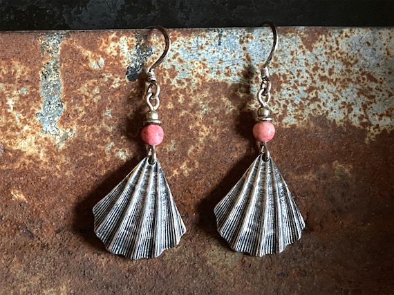 Sterling shell dangling earrings with pink, dyed … - image 4