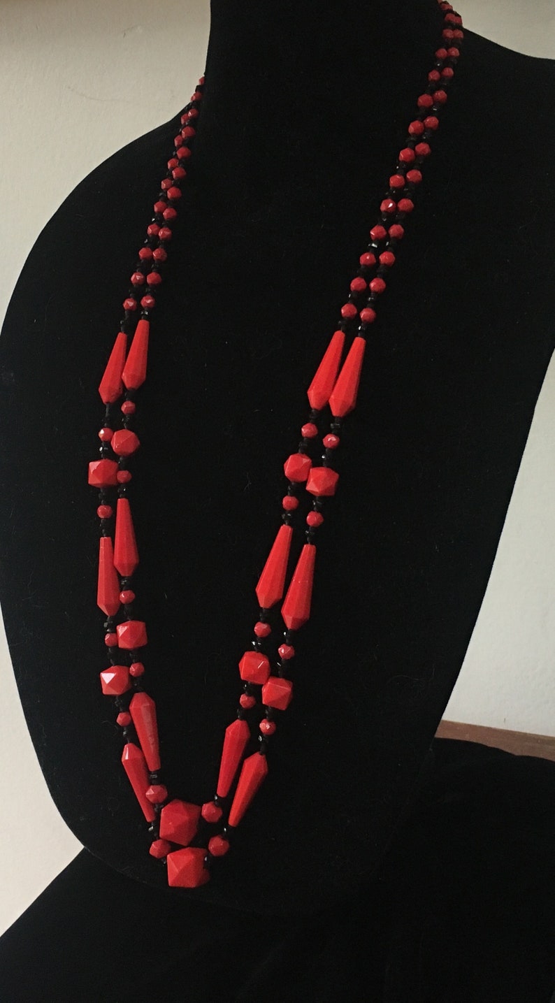 faceted beaded necklace in brilliant red and black. Czech Deco era knotted