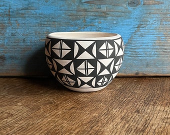 Hand built, hand painted Acoma Pueblo pot signed LC