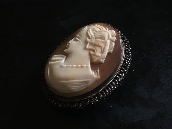 Mid century hand carved genuine shell cameo brooc… - image 3