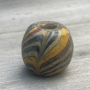 Oude pelangi-kraal. Jatimkraal uit Oost-Java, zeldzame verzamelkraal van gemiddelde grootte