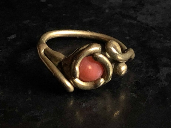 Brutalist ring in coral and brass. 1970s art ring… - image 1