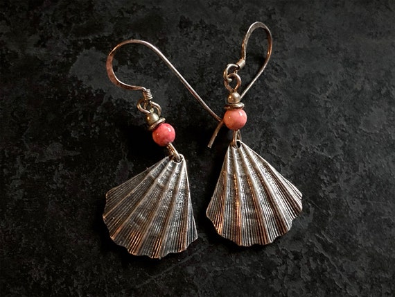 Sterling shell dangling earrings with pink, dyed … - image 5