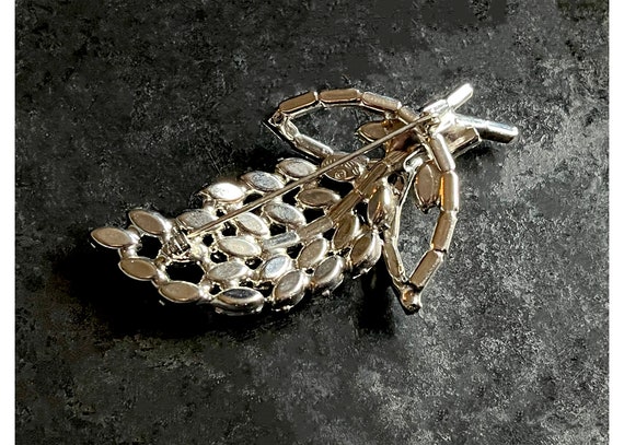 Weiss crystal brooch. Festive bling in excellent … - image 3