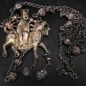 Qing dynasty antique Kylin necklace. Lovely example