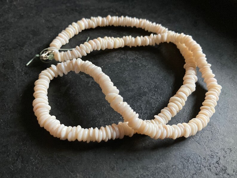 Sweet and refined for the desert island Vintage petit natural puka shell necklace Needs restringing!
