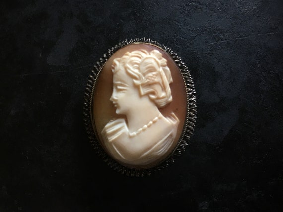 Mid century hand carved genuine shell cameo brooc… - image 1