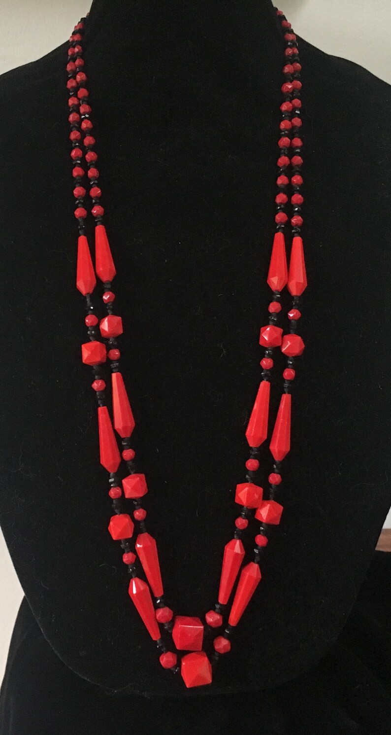 faceted beaded necklace in brilliant red and black. Czech Deco era knotted