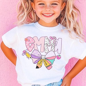 Trendy First Grade Shirt – Custom Girls Back to School tshirt – Personalized First Day of School Outfit – Coquette Bow  T-Shirt - Preppy