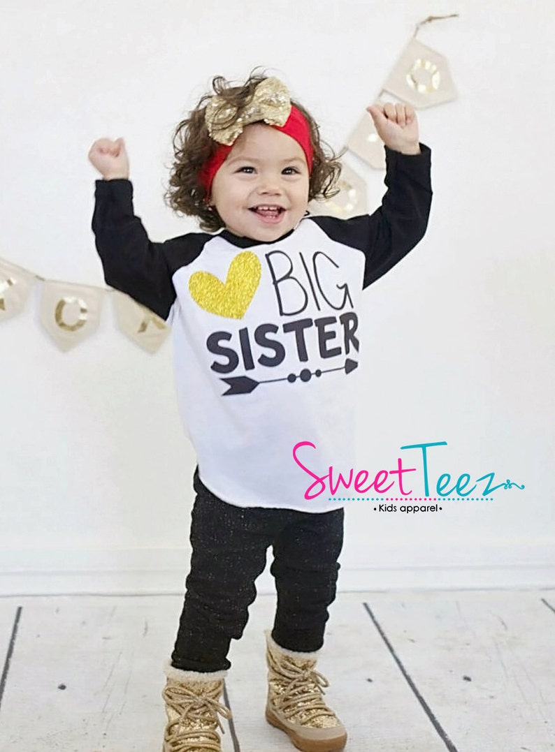 Big Sister Shirt , with gold glitter heart, pregnancy announcement shirt, baby shower gift image 2