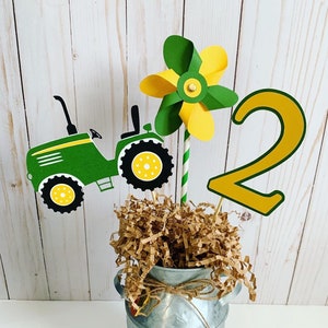 green tractor birthday decorations, green tractor table decor, tractor birthday decorations, tractor barnyard birthday, eieio birthday