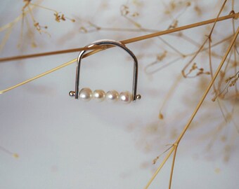 Silver Titina ring and white pearls