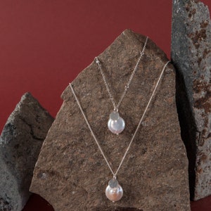 Bridesmaid, necklace with keshi pearl and silver medal with initial Argento925 + zirconi