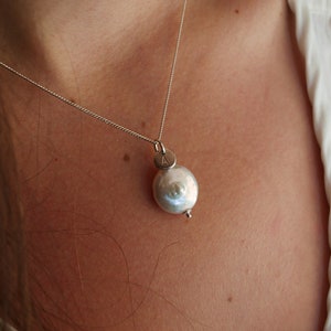 Bridesmaid, necklace with keshi pearl and silver medal with initial Argento 925