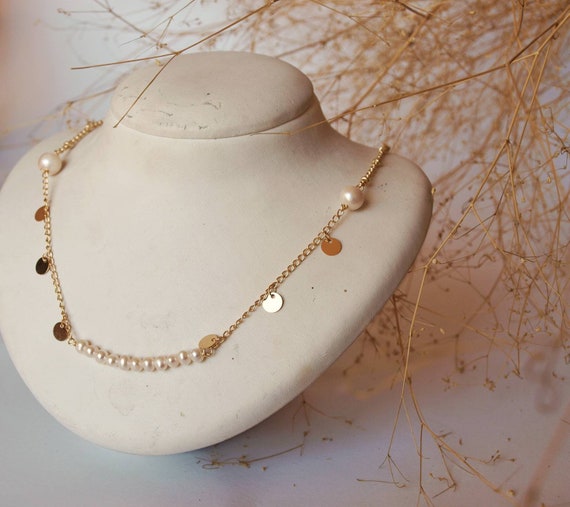 Bright midi necklace with gold charms and white river pearls