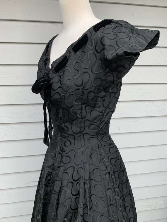 1950s Black Brocade Cocktail Dress || Midcentury … - image 4