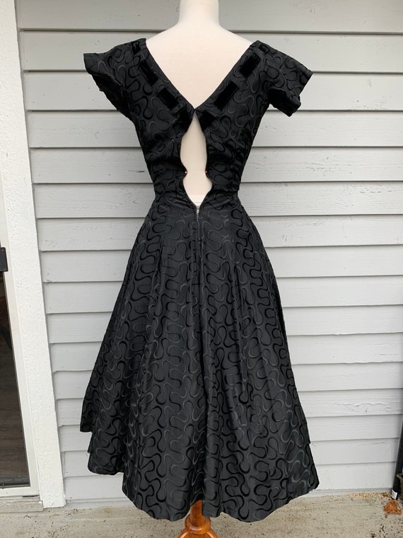 1950s Black Brocade Cocktail Dress || Midcentury … - image 9