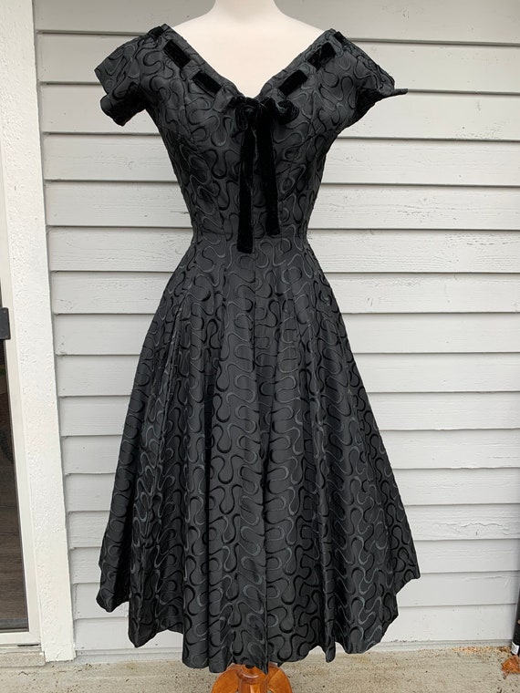 1950s Black Brocade Cocktail Dress || Midcentury … - image 3