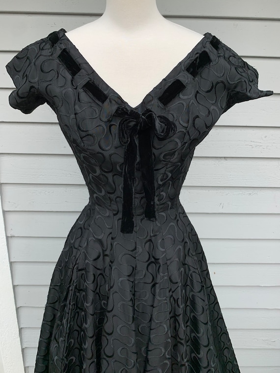 1950s Black Brocade Cocktail Dress || Midcentury … - image 2