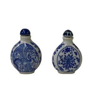 2 x Chinese Porcelain Snuff Bottle Blue White Flower Phoenix Graphic ws2458E
