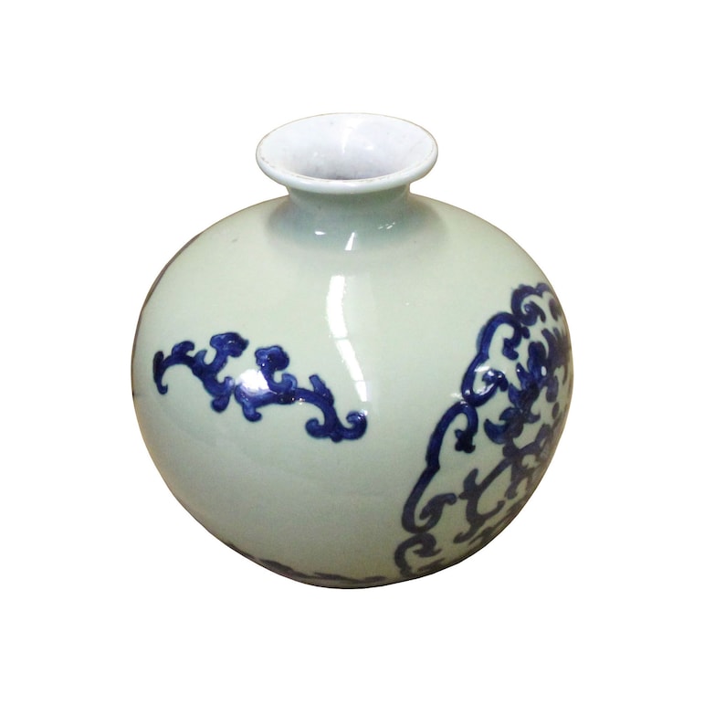 Chinese Oriental Ceramic Light Celadon Green Blue Graphic Vase cs4108E