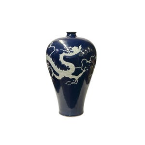 Oriental Cobalt Navy Blue Glaze White Dragon Ceramic Art Vase ws4519E