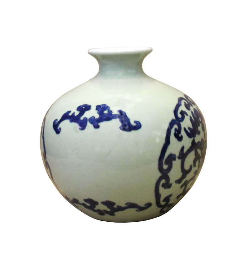 Chinese Oriental Ceramic Light Celadon Green Blue Graphic Vase cs4108E