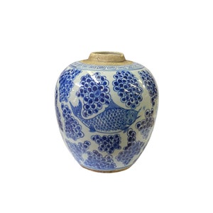 Oriental Handpaint Fishes Small Blue White Porcelain Ginger Jar ws2325E image 1