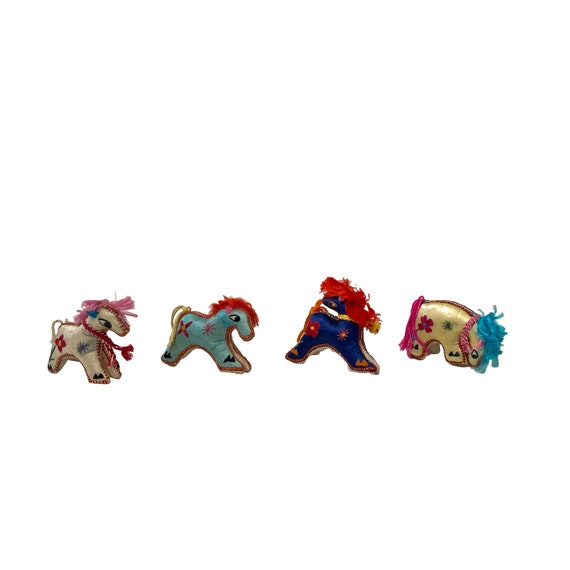 Set 4 Chinese Oriental Fabric Artistic Horse Miniature Figure Art ws3303S Set 4 Chinese Oriental Fabric Artistic Horse Miniature Figure Art ws3303S