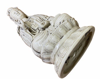 ●KWANSI Small Vintage Finish Off White Ivory Color Porcelain Kwan