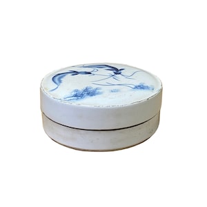 Chinese Blue White Porcelain Fishes Graphic Round Box Display ws2017E