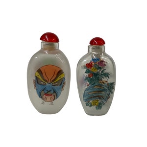 2 x Chinese Glass Snuff Bottle Oriental Scenery Mask Graphic ws2780E
