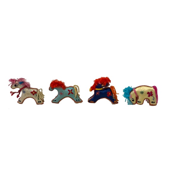 Set 4 Chinese Oriental Fabric Artistic Horse Miniature Figure Art ws3303S Set 4 Chinese Oriental Fabric Artistic Horse Miniature Figure Art ws3303S