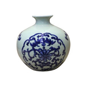 Chinese Oriental Ceramic Light Celadon Green Blue Graphic Vase cs4108E image 3