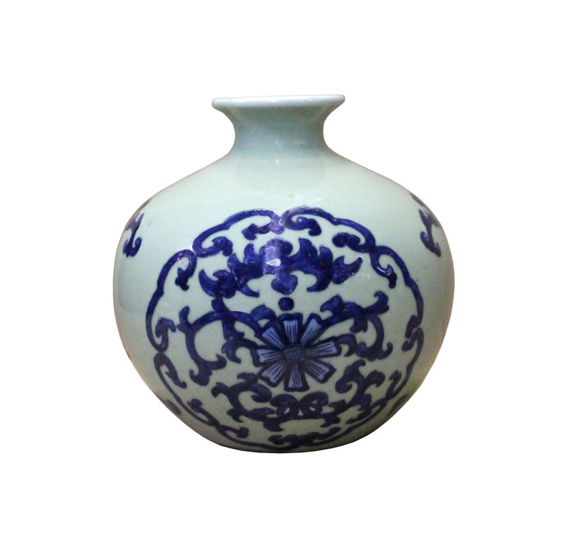 Chinese Oriental Ceramic Light Celadon Green Blue Graphic Vase cs4108E