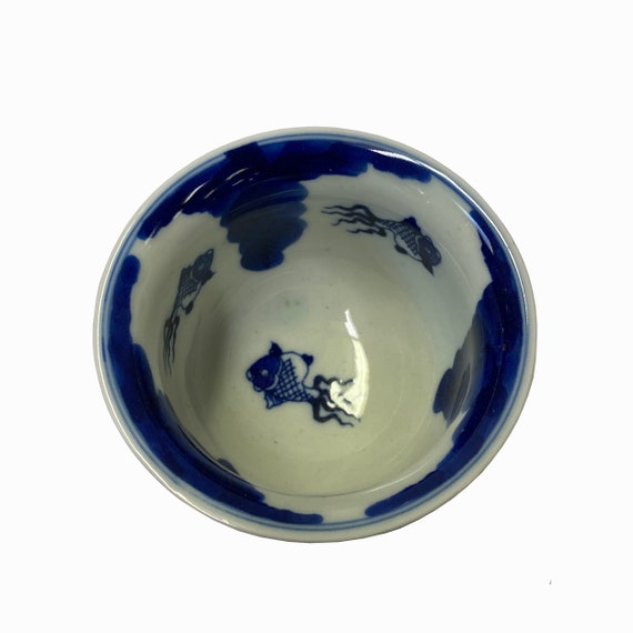 Chinese Handmade Porcelain Brown Blue White Fishes Graphic Cup ws1443S Chinese Handmade Porcelain Brown Blue White Fishes Graphic Cup ws1443S