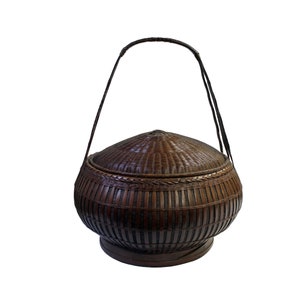 Oriental Handmade Brown Rattan Basket with Long Handle ws460E image 1