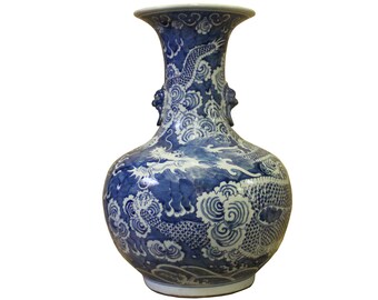 Chinese Blue White Porcelain Oriental Dragons Scenery Graphic Vase cs4029E