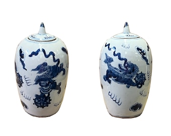 Lot of 2 Blue White Small Foo Dogs Graphic Porcelain Point Lid Jars ws2515E