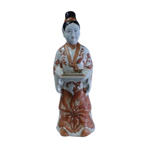 Orientalna zabytkowa ceramiczna stojąca dama trzymająca talerz cs5221E