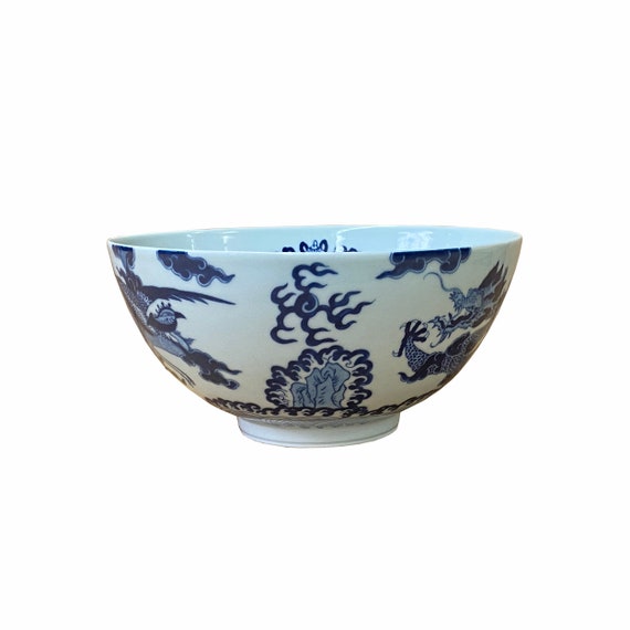 At Auction: DUE GIARE IN PORCELLANA BIANCA E BLU, CINA, XX SECOLO