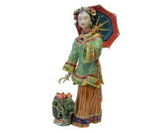 Chinese Oriental Porcelain Qing Style Dressing Umbrella Lady Figure ws3089E